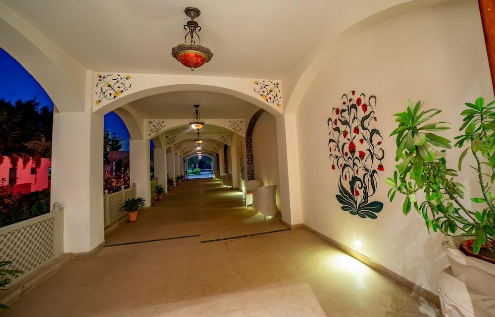 Ramada By Wyndham Jaipur Jaisinghpura Hotel Exterior photo